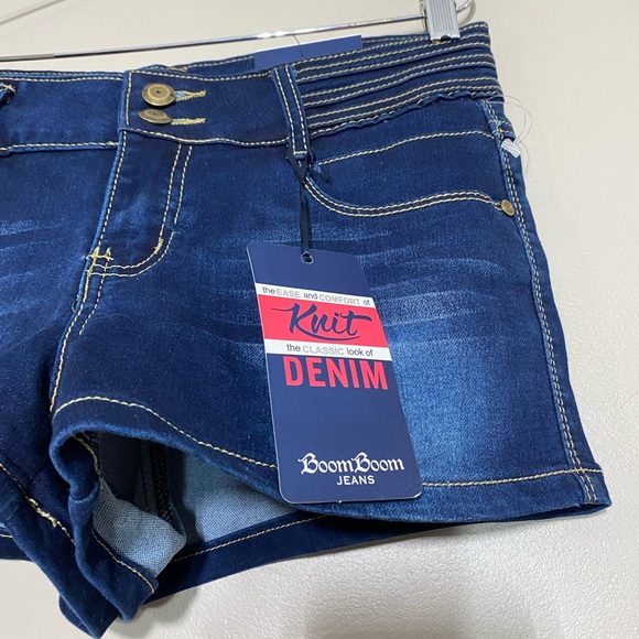 Bom Bom Jeans | Juniors Mid-Rise Stretch Denim Shorts | Size 9 - Picture 4 of 8